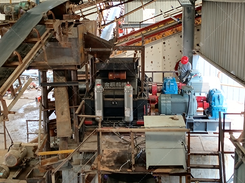 時產100噸和200噸的石灰石生產線，選擇的液壓對輥制砂機有何不同？